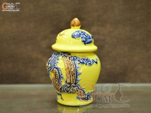 Chóe thờ men màu đắp nổi Rồng Như Ý nền vàng, cao 14cm