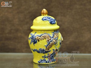 Chóe thờ men màu đắp nổi Rồng Như Ý nền vàng, cao 14cm