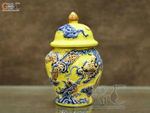 Chóe thờ men màu đắp nổi Rồng Như Ý nền vàng, cao 16cm