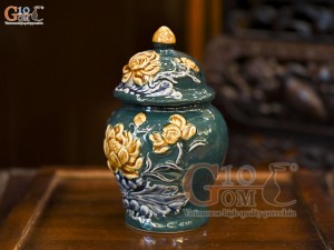 Chóe thờ men màu đắp nổi Sen Cát Tường nền xanh lục bảo, cao 22cm