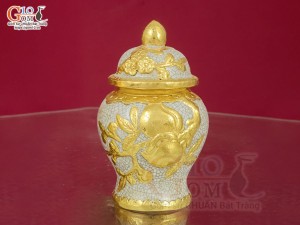 Chóe thờ men rạn đắp nổi Đào dát vàng 24k, cao 15cm