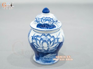 Chóe thờ men trắng họa tiết sen, cao 18cm