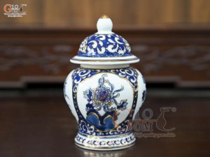 Chóe thờ men trắng họa tiết Tứ Cảnh Tài Lộc vẽ vàng 24k, cao 19cm