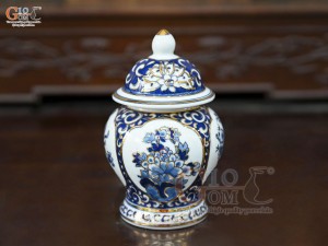 Chóe thờ men trắng họa tiết Tứ Cảnh Tài Lộc vẽ vàng 24k, cao 19cm