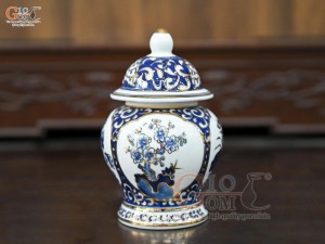 Chóe thờ men trắng họa tiết Tứ Cảnh Tài Lộc vẽ vàng 24k, cao 19cm