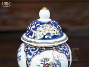 Chóe thờ men trắng họa tiết Tứ Cảnh Tài Lộc vẽ vàng 24k, cao 19cm