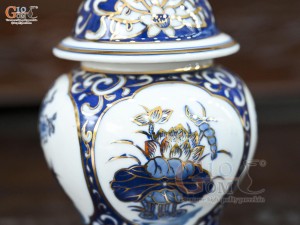 Chóe thờ men trắng họa tiết Tứ Cảnh Tài Lộc vẽ vàng 24k, cao 19cm