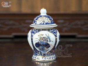 Chóe thờ men trắng họa tiết Tứ Cảnh Tài Lộc vẽ vàng 24k, cao 19cm