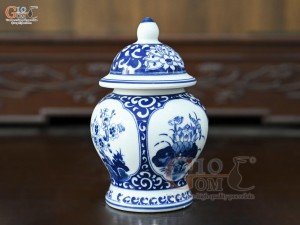 Chóe thờ men trắng họa tiết Tứ Cảnh Tài Lộc, cao 17cm