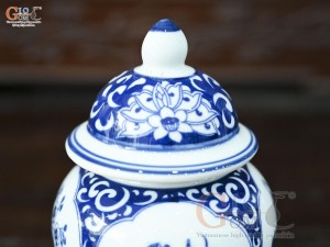 Chóe thờ men trắng họa tiết Tứ Cảnh Tài Lộc, cao 17cm