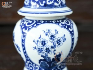 Chóe thờ men trắng họa tiết Tứ Cảnh Tài Lộc, cao 17cm