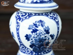 Chóe thờ men trắng họa tiết Tứ Cảnh Tài Lộc, cao 17cm