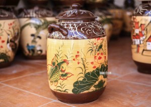 Chum Gạo Men Màu Vẽ Cá Chép Vờn Sen 20 Lít - Nâu