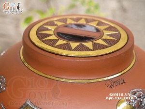 Chum gốm ngâm rượu đắp nổi Cá Chép Vượt Ngũ Môn dát vàng cao cấp, 50 lít