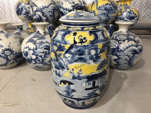 Chum sứ dáng bí men màu vẽ cảnh Làng Quê, 30L