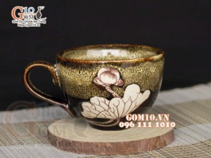 Cốc capu men hỏa biến gấm vàng khắc sen