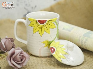 Cốc gốm có nắp men kem vẽ hoa hướng dương, 350ml