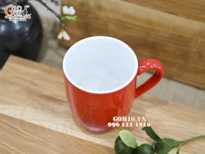 Cốc sứ có quai dáng bầu màu đỏ lòng trắng, 8cm