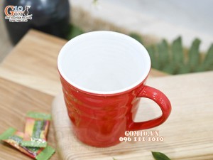 Cốc sứ có quai dáng nhật màu đỏ lòng trắng, 8,5cm