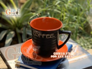 Cốc gốm cà phê cam đỏ quai tam giác, đường kính miệng 8,3cm