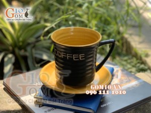 Cốc gốm cà phê vàng quai tam giác, đường kính miệng 8,3cm