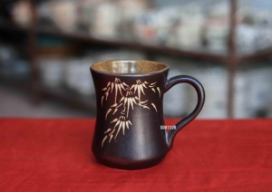 Cốc gốm dáng eo lòng xanh khắc trúc, lòng gốm