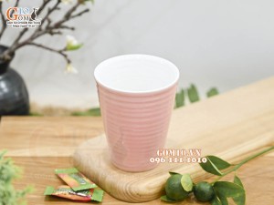 Cốc sứ dáng nhọn màu hồng lòng trắng, 8cm