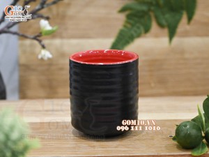 Cốc sứ dáng trụ màu đen lòng đỏ, 7cm