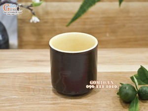Cốc sứ dáng trụ màu đen lòng màu vàng chanh, 7cm