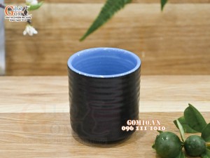 Cốc sứ dáng trụ màu đen lòng màu xanh dương, 7cm