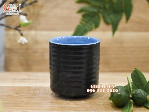 Cốc sứ dáng trụ màu đen lòng màu xanh dương, 7cm