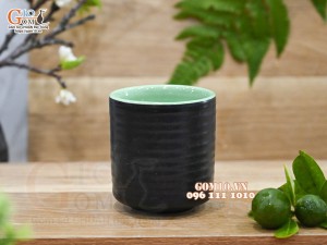 Cốc sứ dáng trụ màu đen lòng màu xanh lá, 7cm