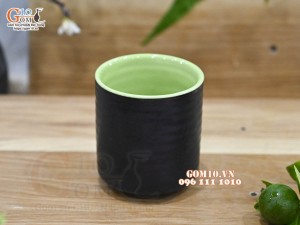 Cốc sứ dáng trụ màu đen lòng xanh mạ, 7cm