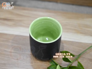 Cốc sứ dáng trụ màu đen lòng xanh mạ, 7cm
