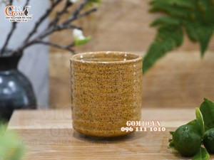 Cốc gốm dáng trụ màu vàng, 7cm