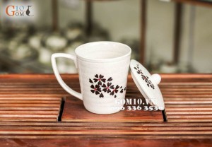 Cốc gốm dáng vát, họa tiết hoa tim đen, đường kính 9cm