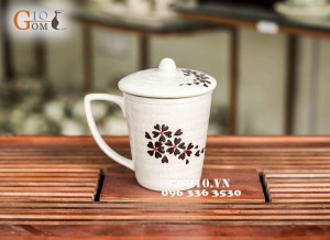 Cốc gốm dáng vát, họa tiết hoa tim đen, đường kính 9cm