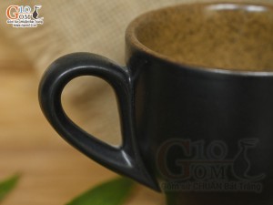 Cốc gốm đen dáng chân thon quai tròn, 220ml