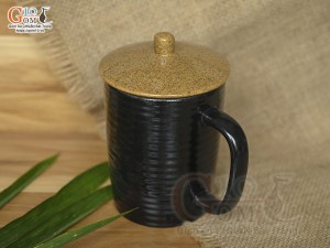 Cốc gốm đen dáng quai vuông sóng biển có nắp, 350ml