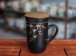 Cốc gốm lọc trà khắc trúc nắp đỏ ( Nắp vàng - xanh - đỏ )