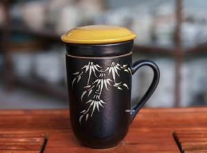 Cốc gốm lọc trà khắc trúc nắp đỏ ( Nắp vàng - xanh - đỏ )