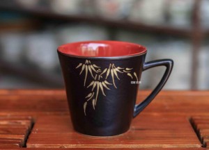 Cốc lipton bé khắc trúc lòng đỏ