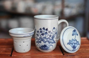 Cốc lọc chè men rạn vẽ sen