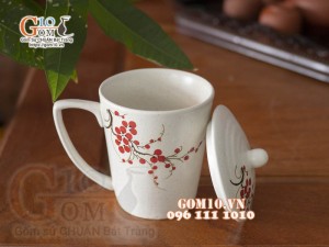 Cốc men gốm có nắp vẽ hoa đào đỏ cao 9cm 