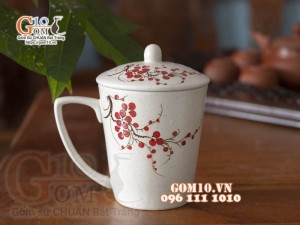 Cốc men gốm có nắp vẽ hoa đào đỏ cao 9cm 