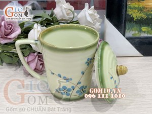 Cốc men vuốt dáng vát, họa tiết hoa mai, đường kính 9cm