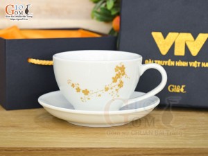 Cốc sứ capuchino men trắng hoa mai in logo VTV, 250ml