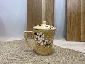 Cốc gốm có nắp men gốm vẽ hoa đào, dung tích 320ml