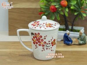 Cốc gốm có nắp men kem họa tiết hoa đào, 9cm