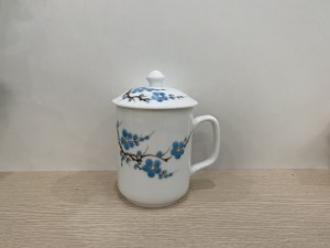 Cốc sứ có nắp men trắng vẽ hoa đào xanh,350ml